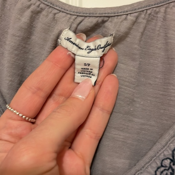 American Eagle Grey Top - Picture 2 of 3